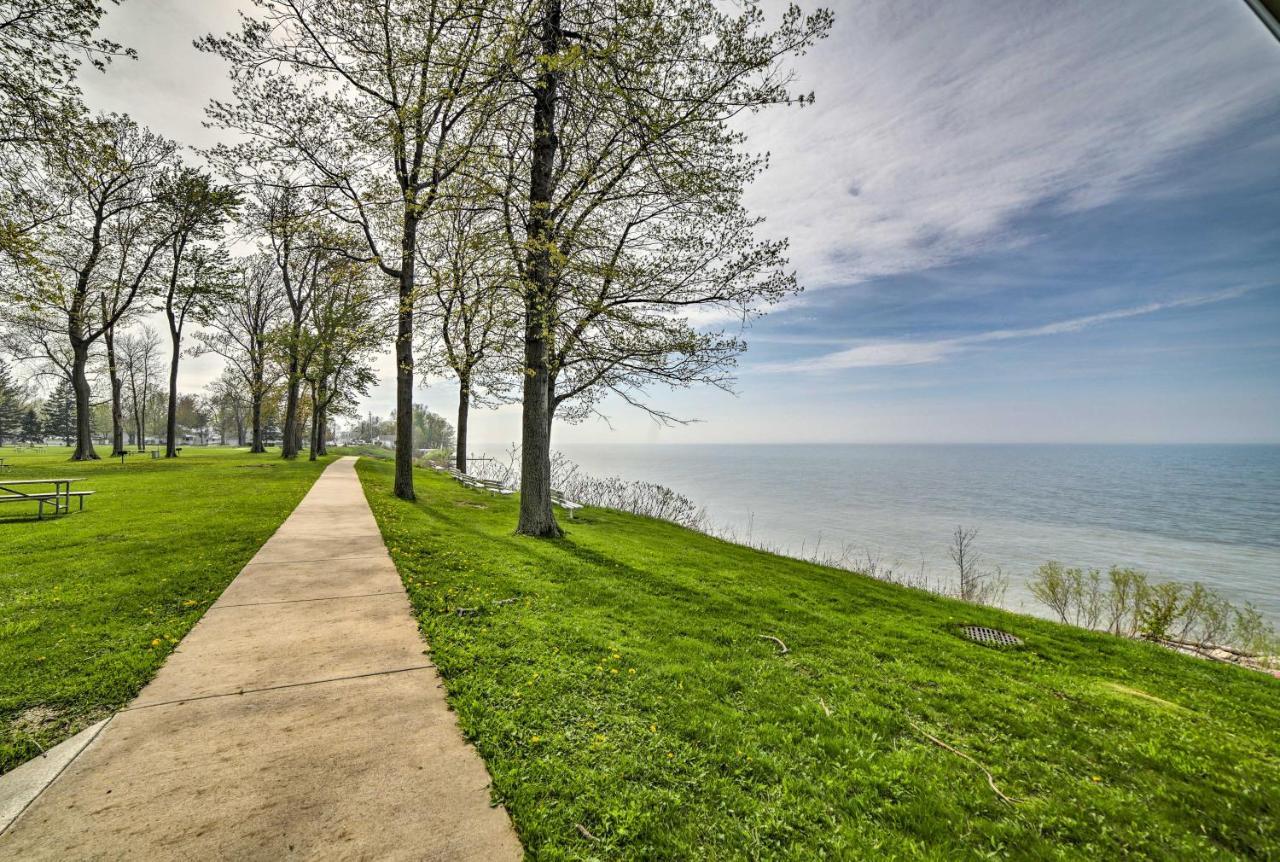 Geneva-On-The-Lake Cottage With Patio Walk To Shore Buitenkant foto